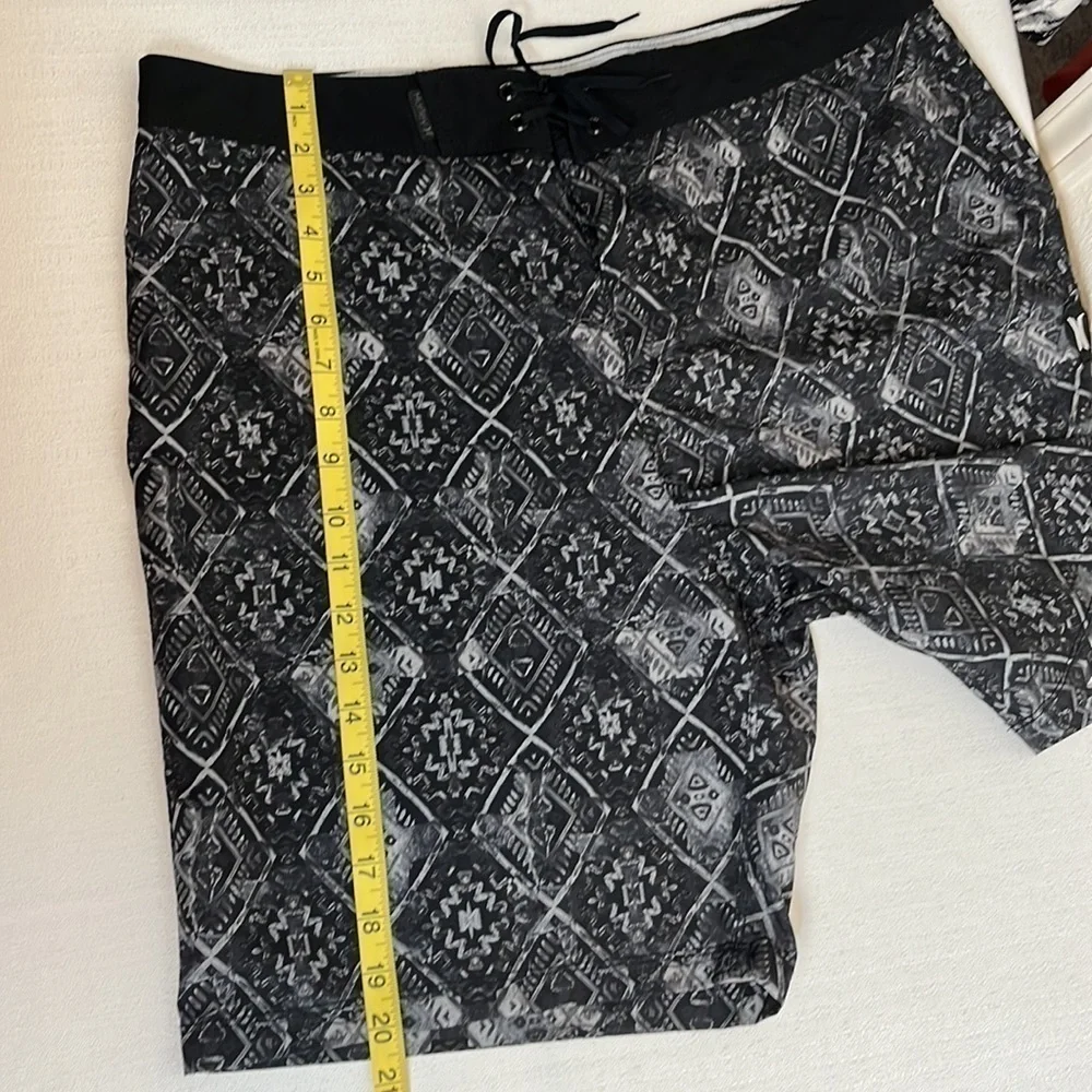 𝅺hurley mens board shorts, size 36, drawstring closure, Velcro back pocket